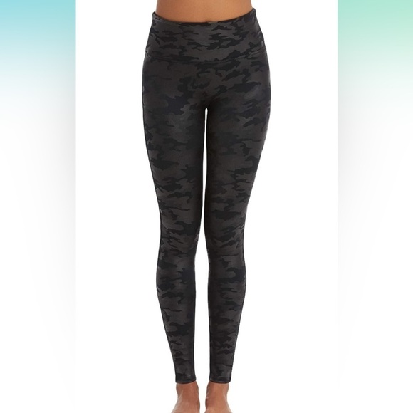 Spanx Camo Print Leggings Size Small active wear compression - Picture 1 of 15